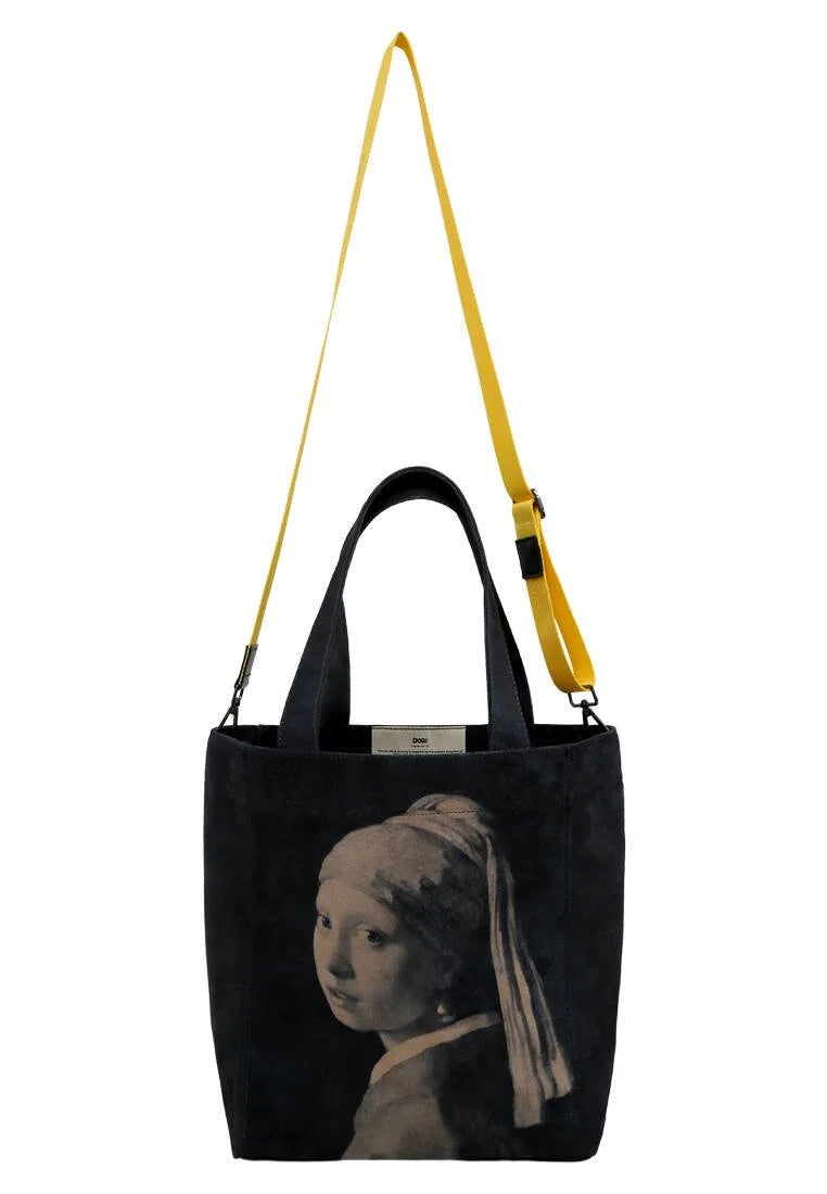DoGo "Girl With Pearl Earring" Black - Large Tote Bag