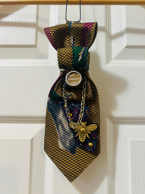 Dani Xx “Bee Charming “ vintage necklace tie