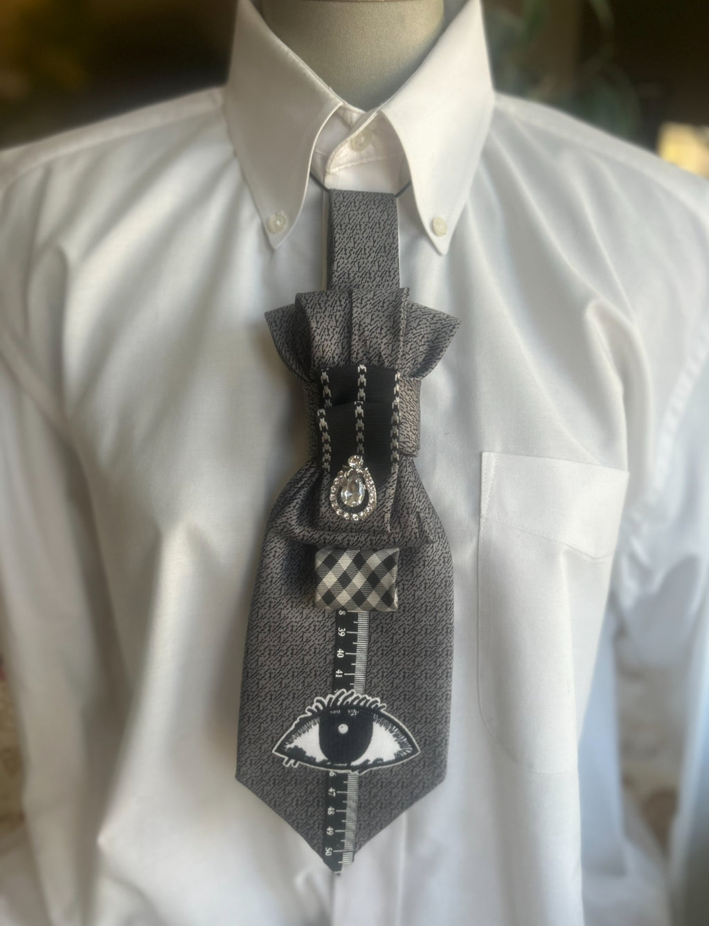 Dani XX designer vintage tie “Eye on you”