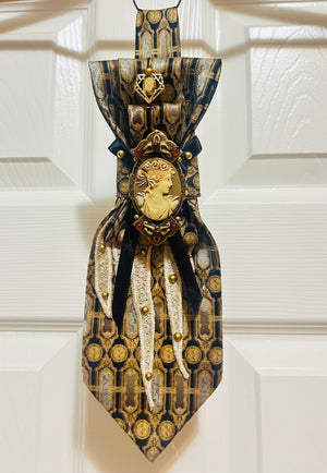 Dani XX vintage cameo tie