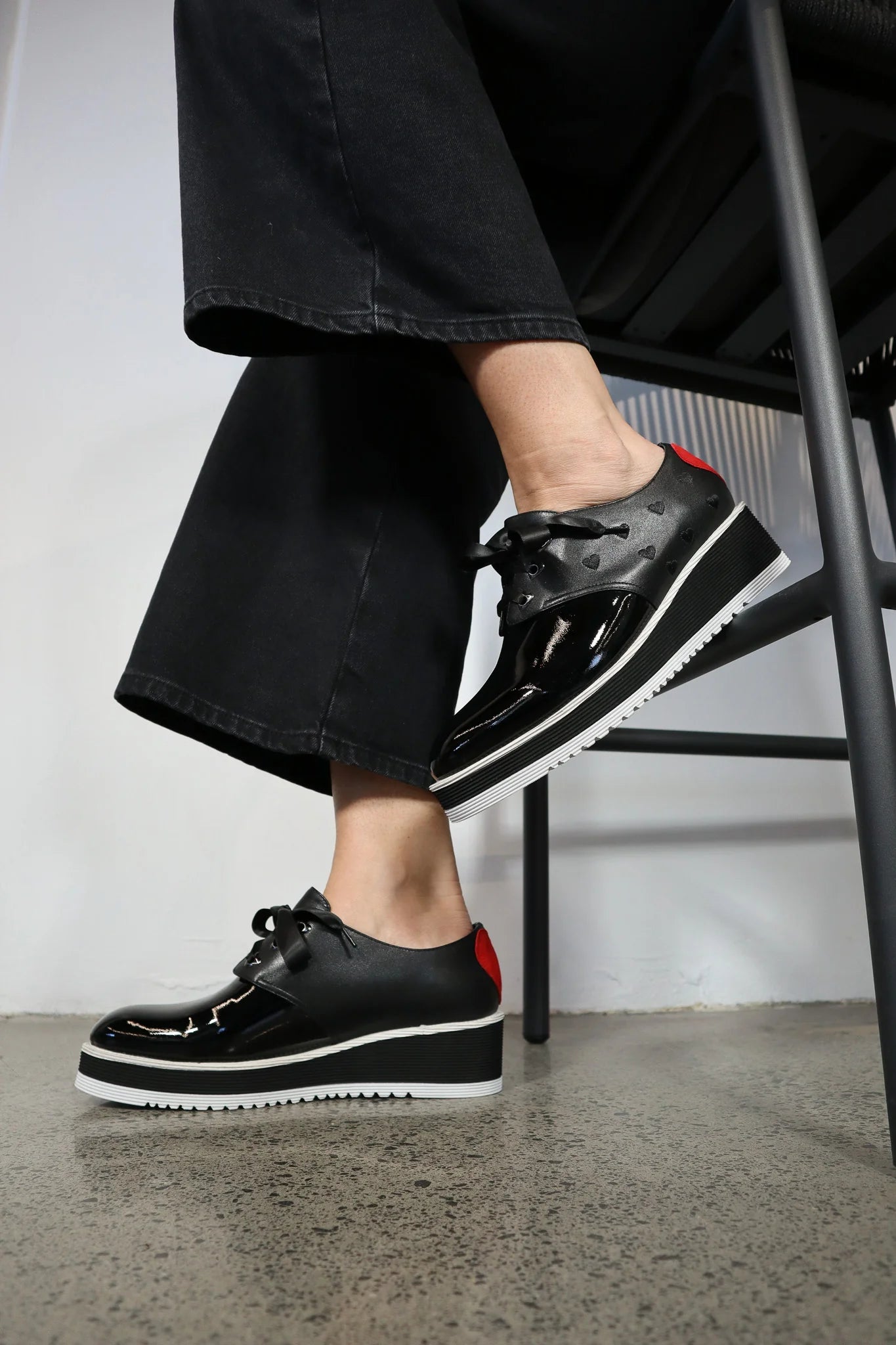 MINX "M6-375" Black/Red - Lace-up Shoe