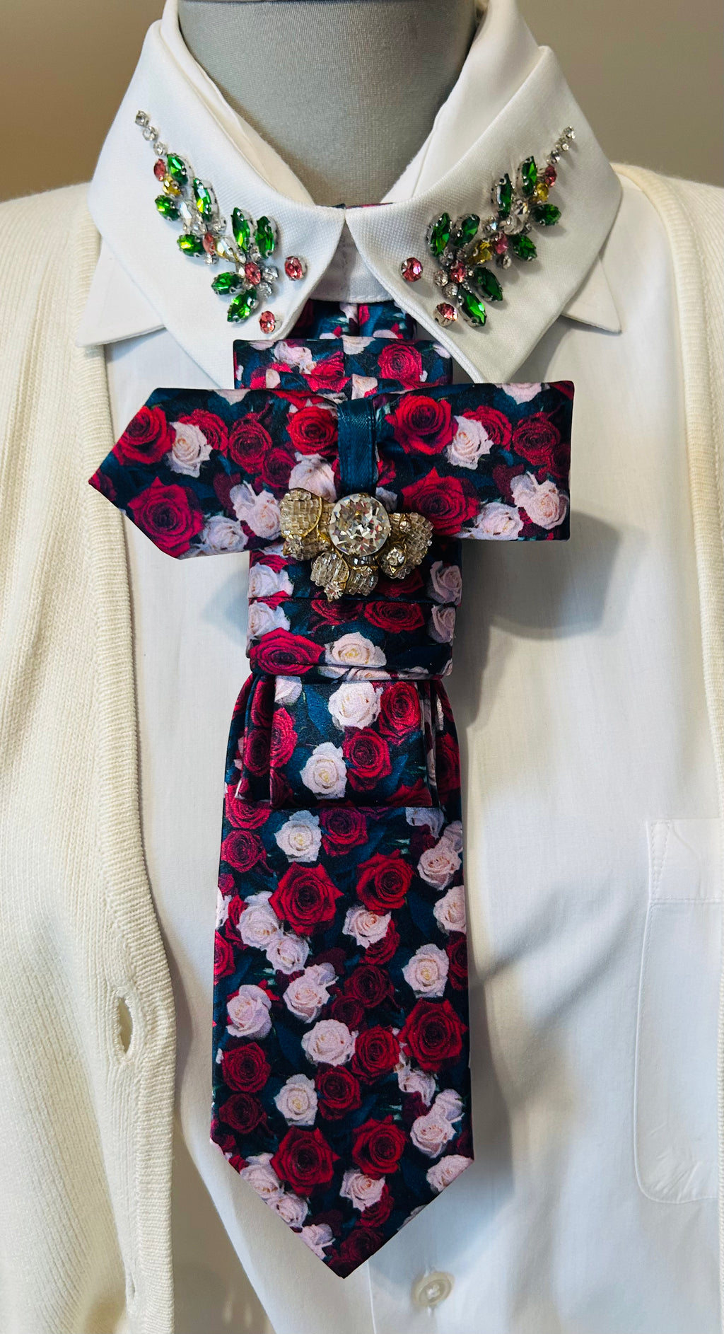 Dani XX "Rosey" Vintage necklace Tie with collar