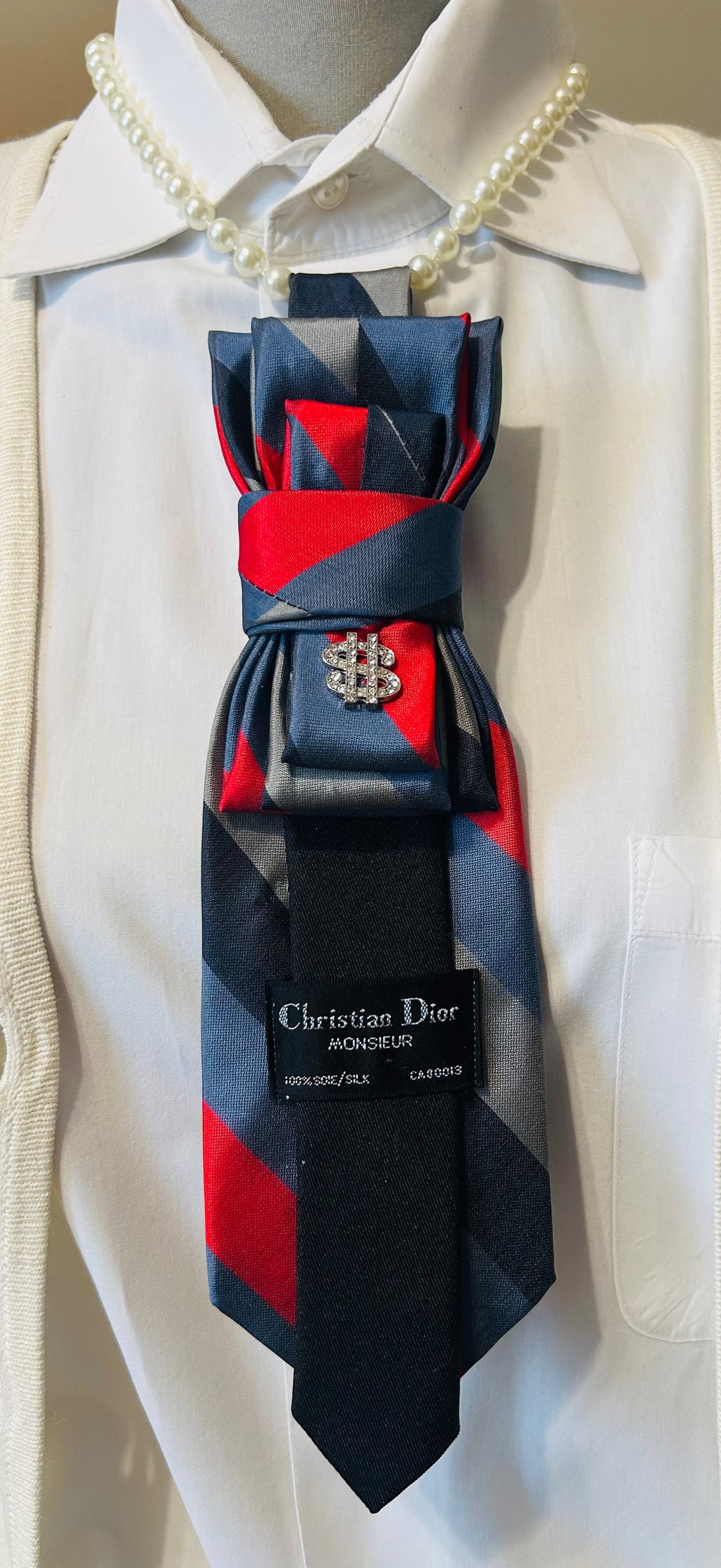 Dani XX "Missy Dior " Vintage necklace Tie