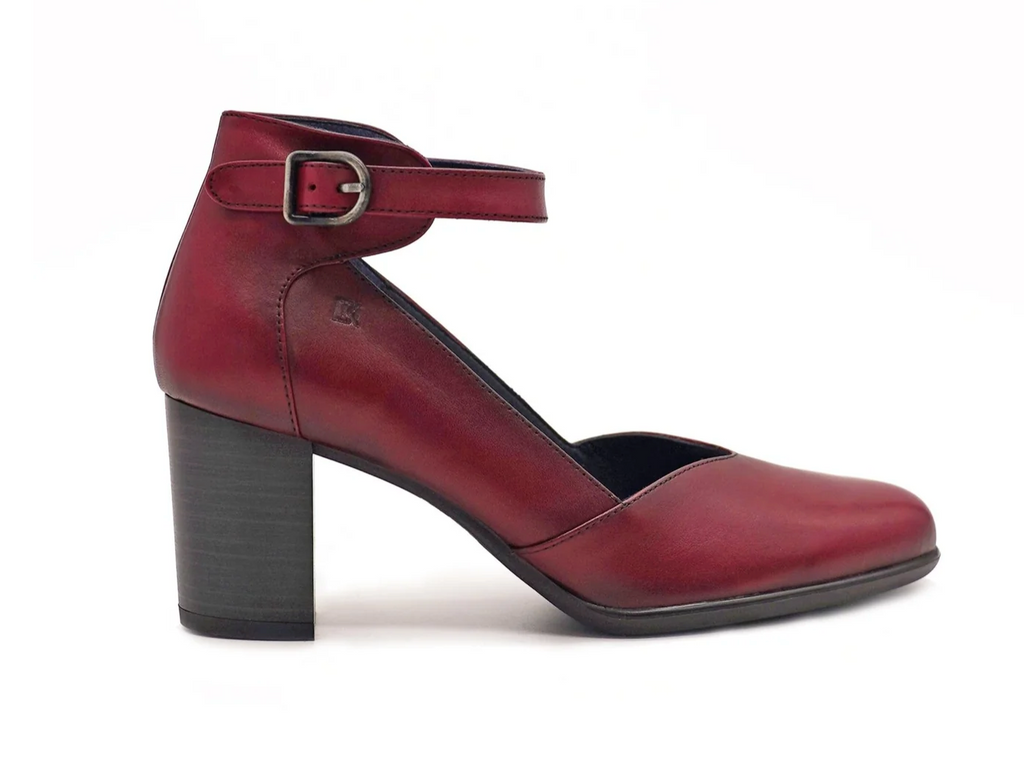 Dorking D8930 Red ankle strap pump