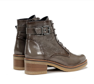 Dorking D8686 Taupe patent boot