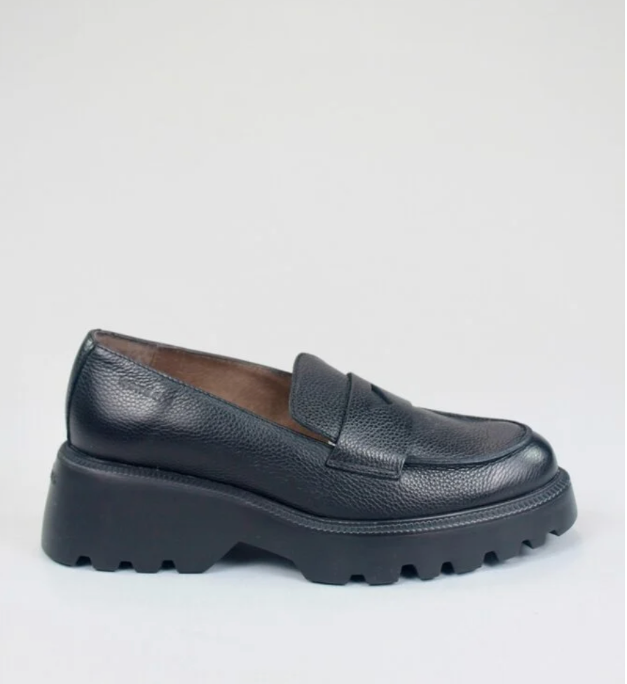 Wonders C-7202 Black pebbled leather loafer