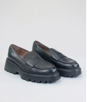 Wonders C-7202 Black pebbled leather loafer