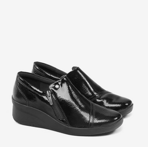 Clarks "Suttyn" Black pattent wedge shoe