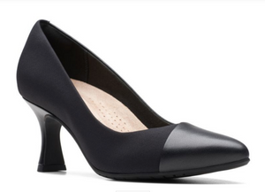 Clarks "Kataleyna Rose medium heel pump