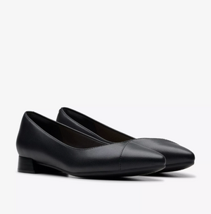 Clarks "Natalyn Wish" black low pump