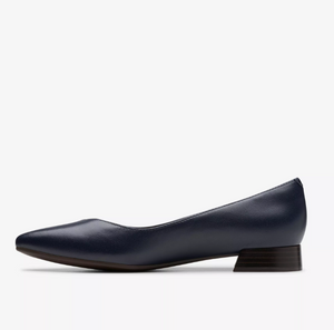 Clarks "Natalyn Wish" Navy low pump