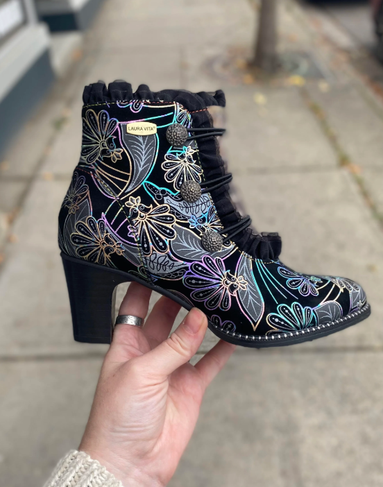 Laura Vita Boot with inside zipper