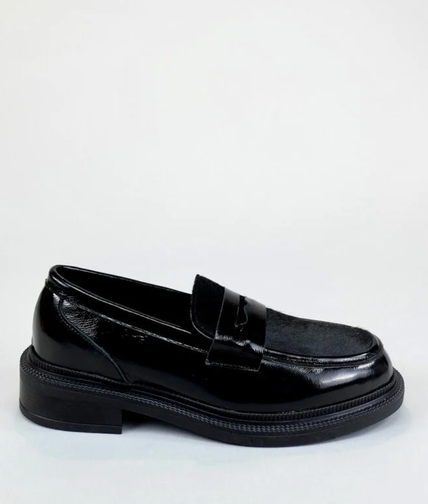 Ateliers "Kendra" Black loafer with cow hair