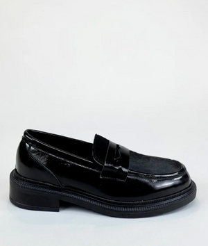 Ateliers "Kendra" Black loafer with cow hair