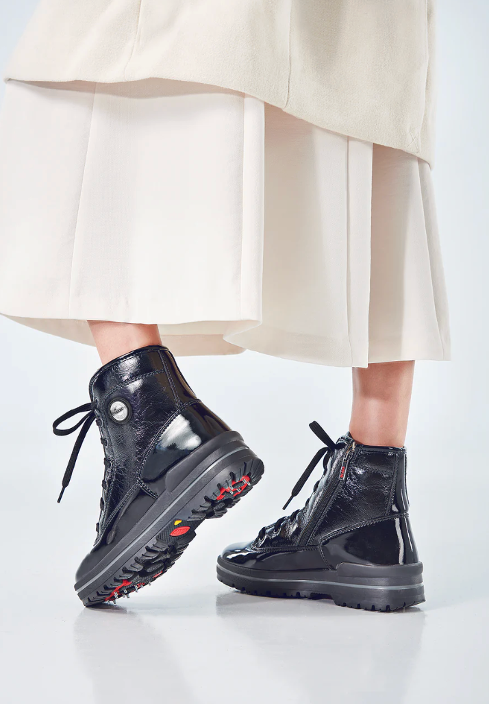 Olang "Spoke" Black Patent winter boot with ice cleat