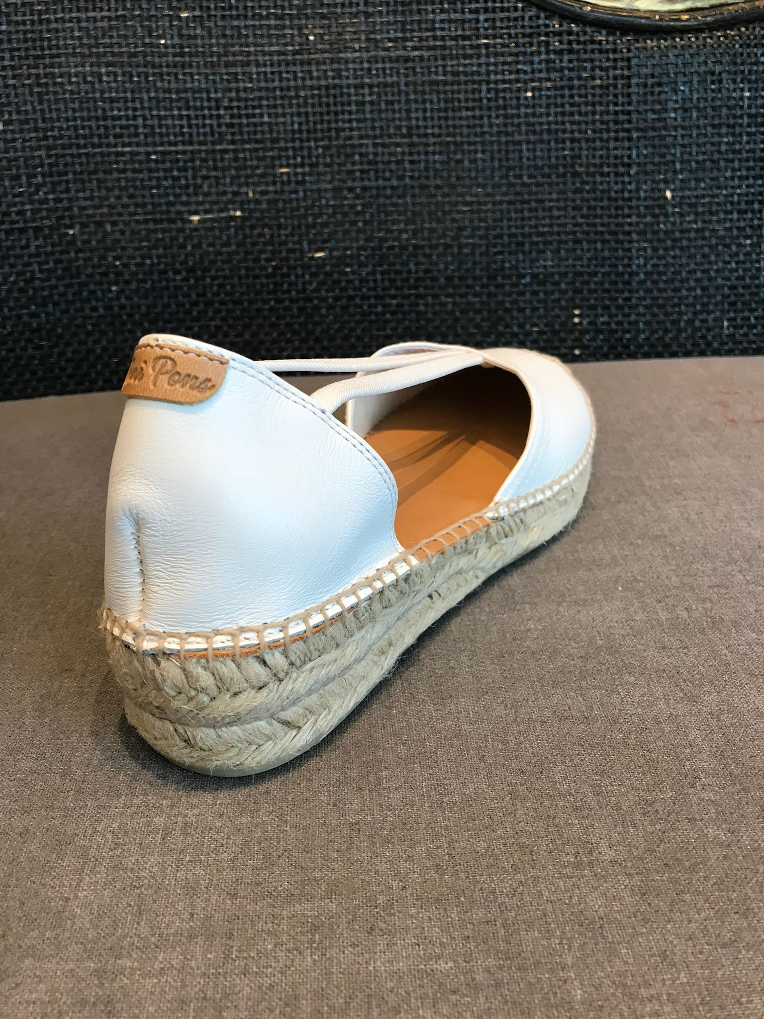 Toni Pons "Erla" White