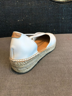 Toni Pons "Erla" White