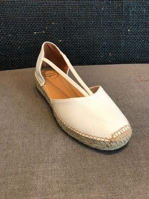 Toni Pons "Erla" White