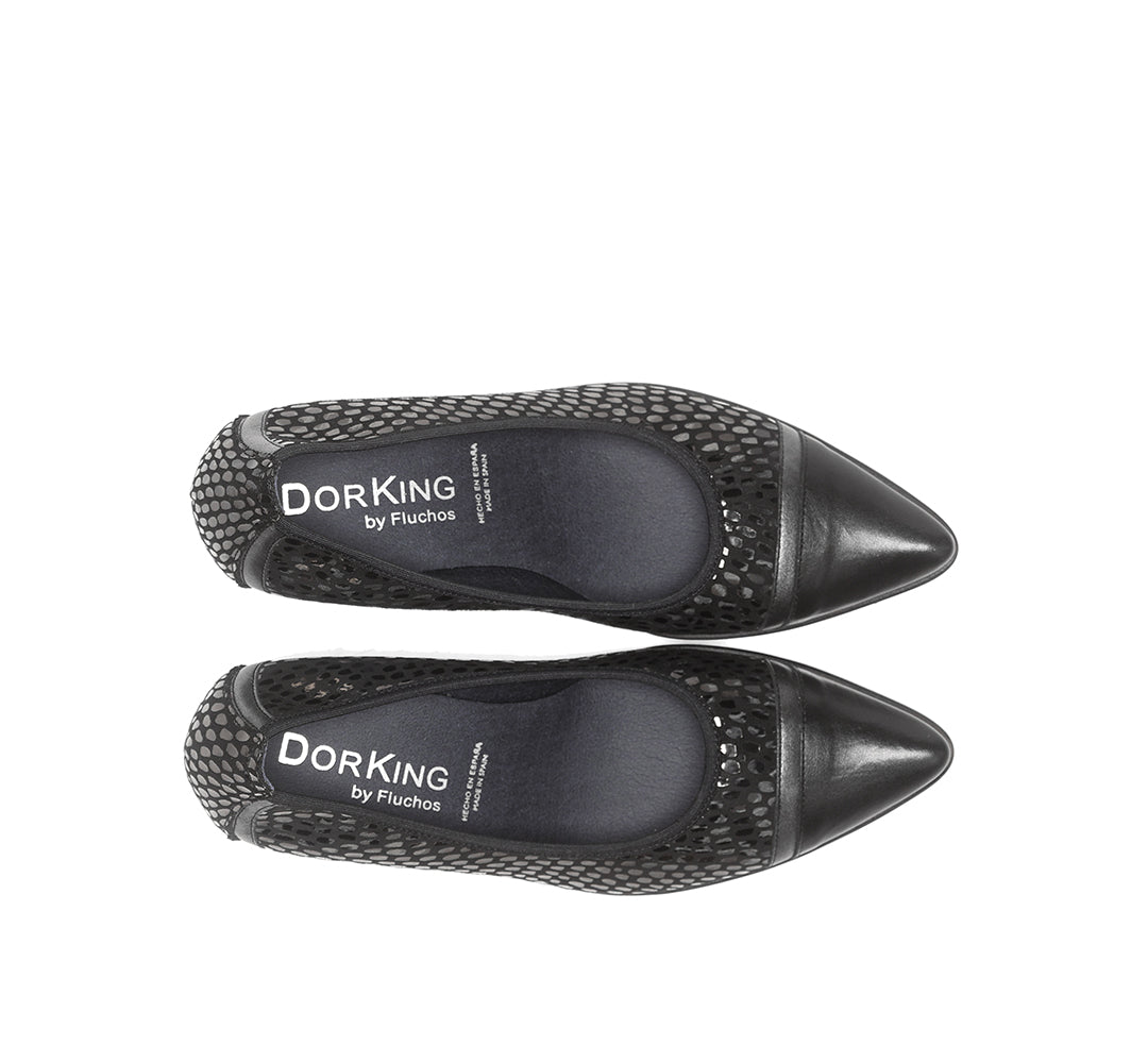 Dorking "D7588" Black print pointy toed pump