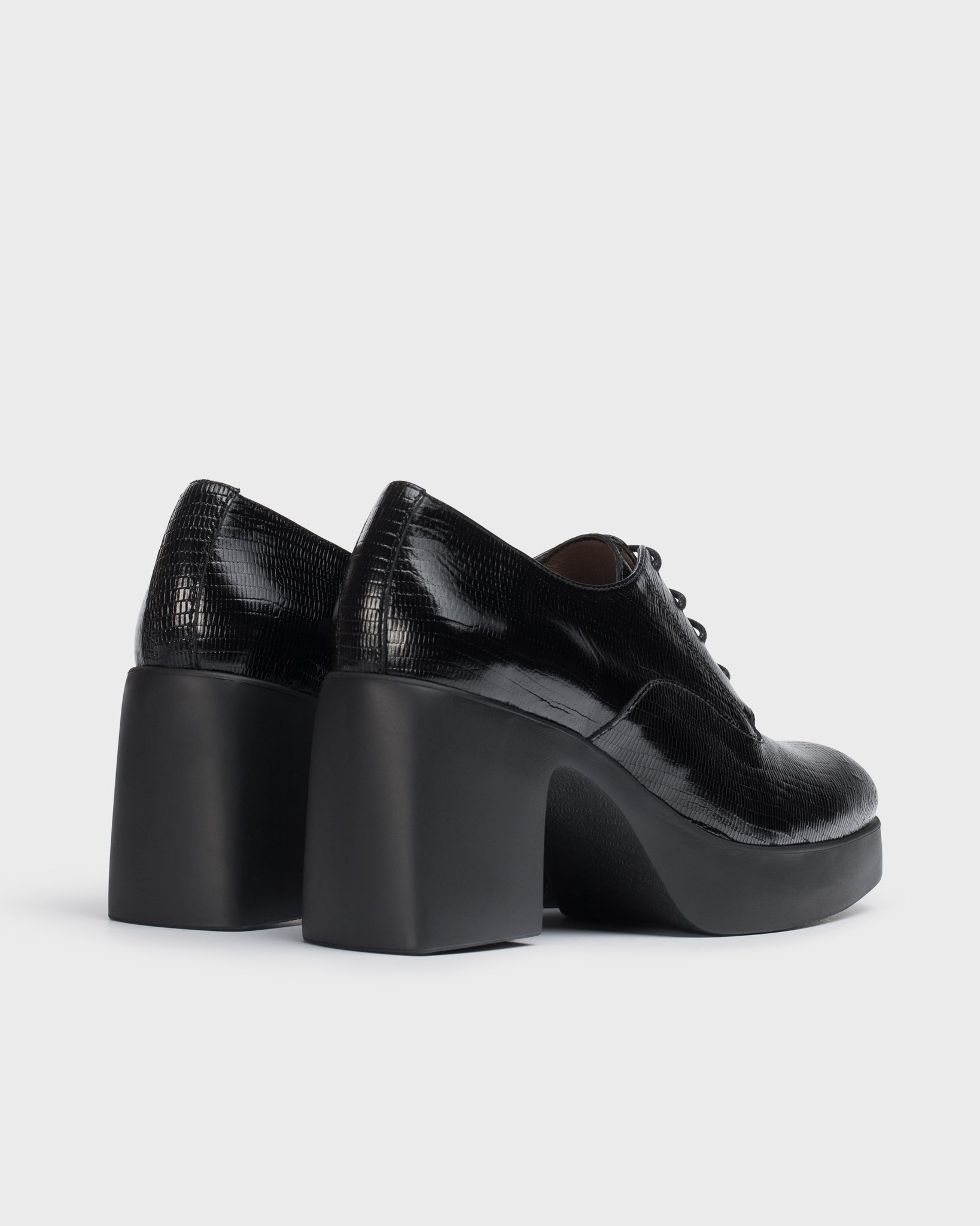 Wonders H-4903-90000-288 Black lace up shoe with platform